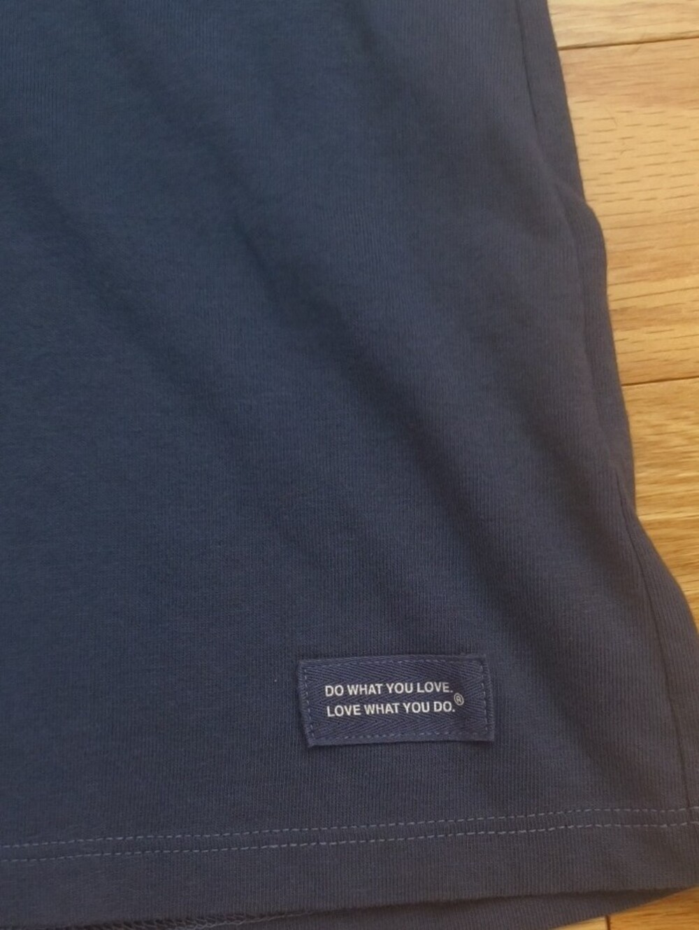 Life Is Good Crusher Short Sleeve V-Neck Heart Tee Size L EUC - Picture 4 of 7